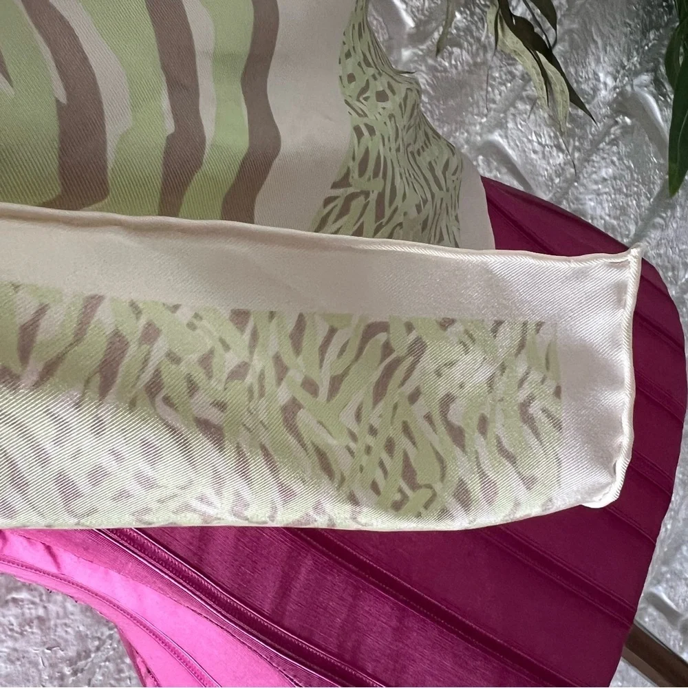 Lafayette 148 New York Green Cream Scarf